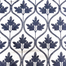 Load image into Gallery viewer, Mayfair Lined Scalloped Valance
